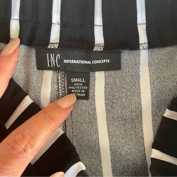 INC International Concepts. Size Small. Cropped Wide Leg Pants. Stripped - Picture 7 of 7